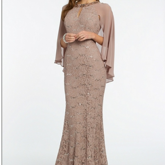 Ignite Evenings by Camile La Vie Dresses & Skirts - Beautiful capelet dress!  unaltered! 🍃🌹